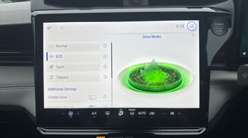 2025 Ford Standard Range 43kWh Premium Auto 5-door (Blue) - Image: 9