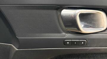 2022 Volvo Recharge 69kWh Plus Auto 5-door (Green) - Image: 27