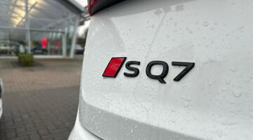 2025 Audi 4.0 TFSI V8 Black Edition Tiptronic quattro Euro 6 5-door (White) - Image: 17