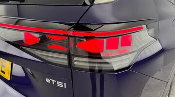 2025 Volkswagen ETSI MHEV Life DSG Euro 6 5-door (Purple) - Image: 31