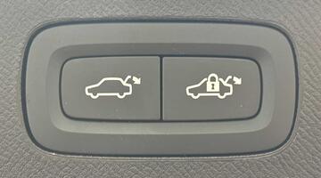 2024 Volvo 2.0h T8 18.8kWh Ultra Dark Auto 4WD Euro 6 5-door (Blue) - Image: 19