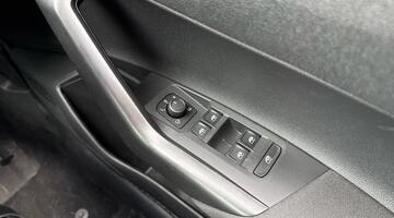 2025 Volkswagen 1.0 TSI Match DSG Euro 6 5-door (Black) - Image: 27