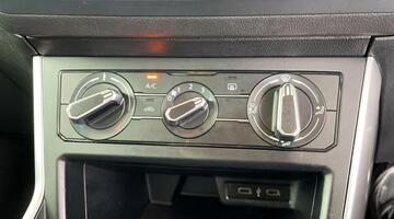 2022 Volkswagen 1.0 TSI Life Euro 6 5-door (Black) - Image: 25