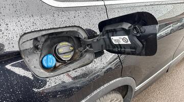 2017 Volkswagen 2.0 TDI BlueMotion Tech R-Line DSG 4Motion Euro 6 5-door (Black) - Image: 16