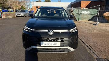 2025 Volkswagen 2.0 TDI Life DSG Euro 6 5-door (Black) - Image: 9