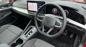 2025 Volkswagen ETSI MHEV Match DSG Euro 6 5-door (Red) - Image: 6