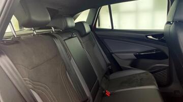 2024 Volkswagen Pro 77kWh Match Auto 5-door (Red) - Image: 27