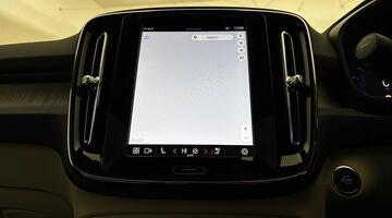 2025 Volvo 2.0 B4 MHEV Ultra Bright DCT Auto Euro 6 5-door (Black) - Image: 36