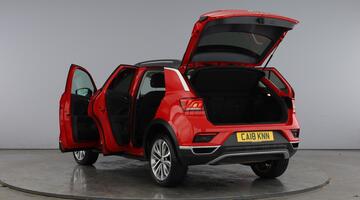 2018 Volkswagen 1.0 TSI Design Euro 6 5-door (Red) - Image: 11