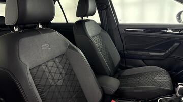 2025 Volkswagen 2.0 TDI R-Line DSG Euro 6 5-door (Black) - Image: 19