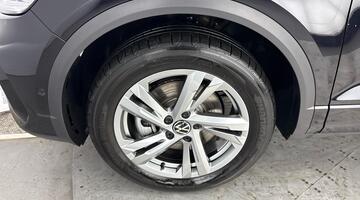 2025 Volkswagen 2.0 TDI R-Line DSG Euro 6 5-door (Black) - Image: 31