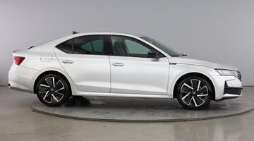 2025 Škoda TSI ACT SportLine Euro 6 5-door (Silver) - Image: 5