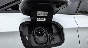 2025 Volkswagen Pro 77kWh Match Plus Fastback Auto 5-door (Multicolour) - Image: 17