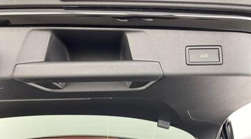 2025 Volkswagen Pro 77kWh Black Edition Auto 5-door (Black) - Image: 30