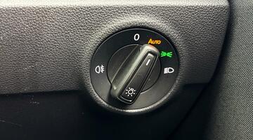 2023 Volkswagen 1.0 TSI Life Euro 6 5-door (Black) - Image: 20