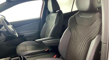 2024 Volkswagen Pro 77kWh Match Auto 5-door (Red) - Image: 34