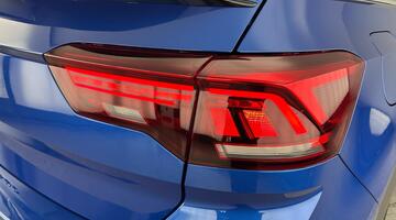 2025 Volkswagen TSI R-Line DSG 2WD Euro 6 2-door (Blue) - Image: 27