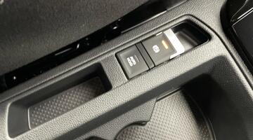 2025 Volkswagen TSI R-Line DSG Euro 6 5-door (Black) - Image: 17