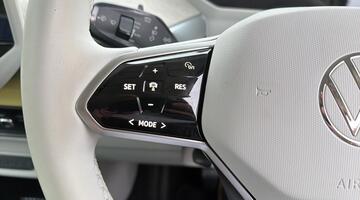 2024 Volkswagen Pro 77kWh Life Auto 5-door (Multicolour) - Image: 35