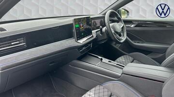 2025 Volkswagen TSI eHybrid 19.7kWh R-Line DSG Euro 6 5-door (Green) - Image: 2