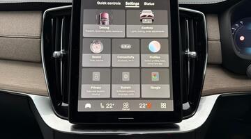 2025 Volvo 2.0 T8 18.8kWh Ultra Dark Auto 4WD Euro 6 5-door (Red) - Image: 58