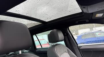 2017 Volkswagen 2.0 TDI BlueMotion Tech R-Line DSG 4Motion Euro 6 5-door (Black) - Image: 28