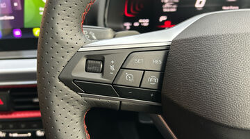 2025 SEAT 1.0 TSI FR DSG Euro 6 5-door (Blue) - Image: 25