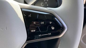 2025 Volkswagen Pro 79kWh Style Auto 5-door (SWB, 5Seat) (Black) - Image: 33