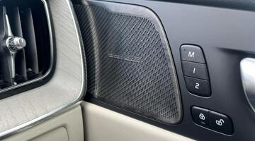 2025 Volvo 2.0 B5 MHEV Plus Auto Euro 6 5-door (Black) - Image: 49