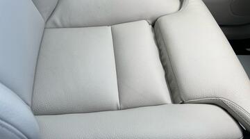 2025 Volvo 2.0 B5 MHEV Plus Auto Euro 6 5-door (Black) - Image: 71