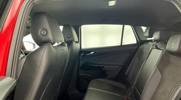 2024 Volkswagen Pro 77kWh Match Auto 5-door (Red) - Image: 32