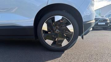 2025 Volvo Twin Performance 69kWh Ultra Auto 5-door (Blue) - Image: 5