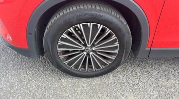 2025 Volkswagen ETSI MHEV Life DSG Euro 6 5-door (Red) - Image: 24