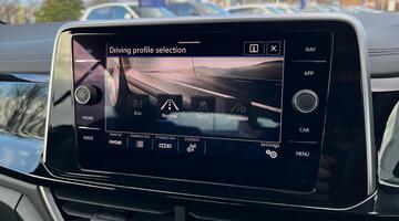 2025 Volkswagen TSI R-Line DSG 2WD Euro 6 2-door (Grey) - Image: 19