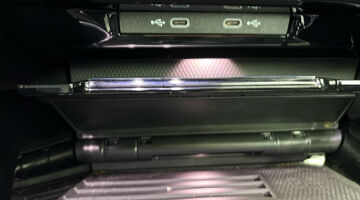 2025 Volkswagen 2.0 TSI R DSG 4Motion Euro 6 5-door (Black) - Image: 24