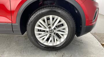 2023 Volkswagen TSI Life Euro 6 5-door (Red) - Image: 5