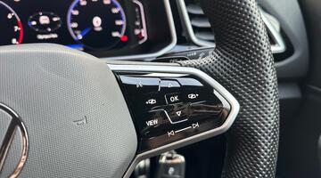 2022 Volkswagen TSI R-Line DSG Euro 6 5-door (Black) - Image: 25