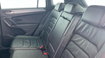 2017 Volkswagen 2.0 TSI R-Line DSG 4Motion Euro 6 5-door (Grey) - Image: 40