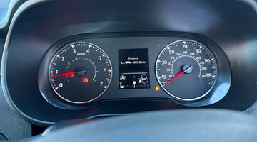 2022 Dacia TCe Prestige Euro 6 5-door (Orange) - Image: 14