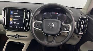 2020 Volvo 2.0 T4 Momentum Pro Auto Euro 6 5-door (Black) - Image: 10