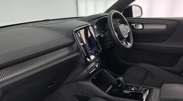 2025 Volvo 2.0 B4 MHEV Ultra Dark DCT Auto Euro 6 5-door (Silver) - Image: 2