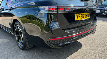 2025 Volkswagen ETSI MHEV R-Line DSG Euro 6 5-door (Black) - Image: 34