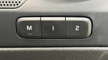 2022 Volvo Recharge 69kWh Plus Auto 5-door (Green) - Image: 26