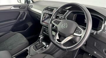 2022 Volkswagen TSI Elegance DSG Euro 6 5-door (Silver) - Image: 6