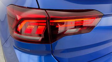 2023 Volkswagen TSI R-Line DSG 2WD Euro 6 2-door (Multicolour) - Image: 32