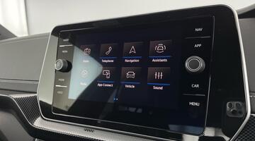 2025 Volkswagen 1.0 TSI Black Edition Euro 6 5-door (Black) - Image: 18