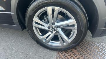 2025 Volkswagen TSI R-Line DSG 2WD Euro 6 2-door (Black) - Image: 36