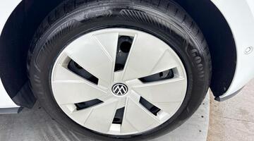 2022 Volkswagen Pro Performance 58kWh Family Auto 5-door (White) - Image: 33