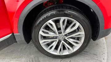 2018 Volkswagen 1.0 TSI Design Euro 6 5-door (Red) - Image: 5