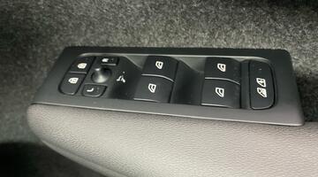 2025 Volvo 2.0 B4 MHEV Plus DCT Auto Euro 6 5-door (Blue) - Image: 21